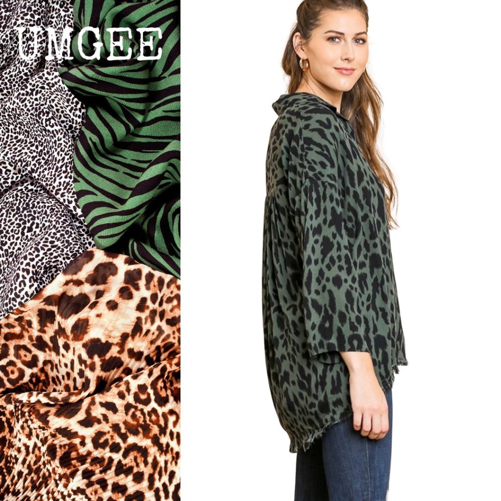 UMGEE Animal Print V-Neck Collar Tunic--Only Small  Left - Picture 2 of 11